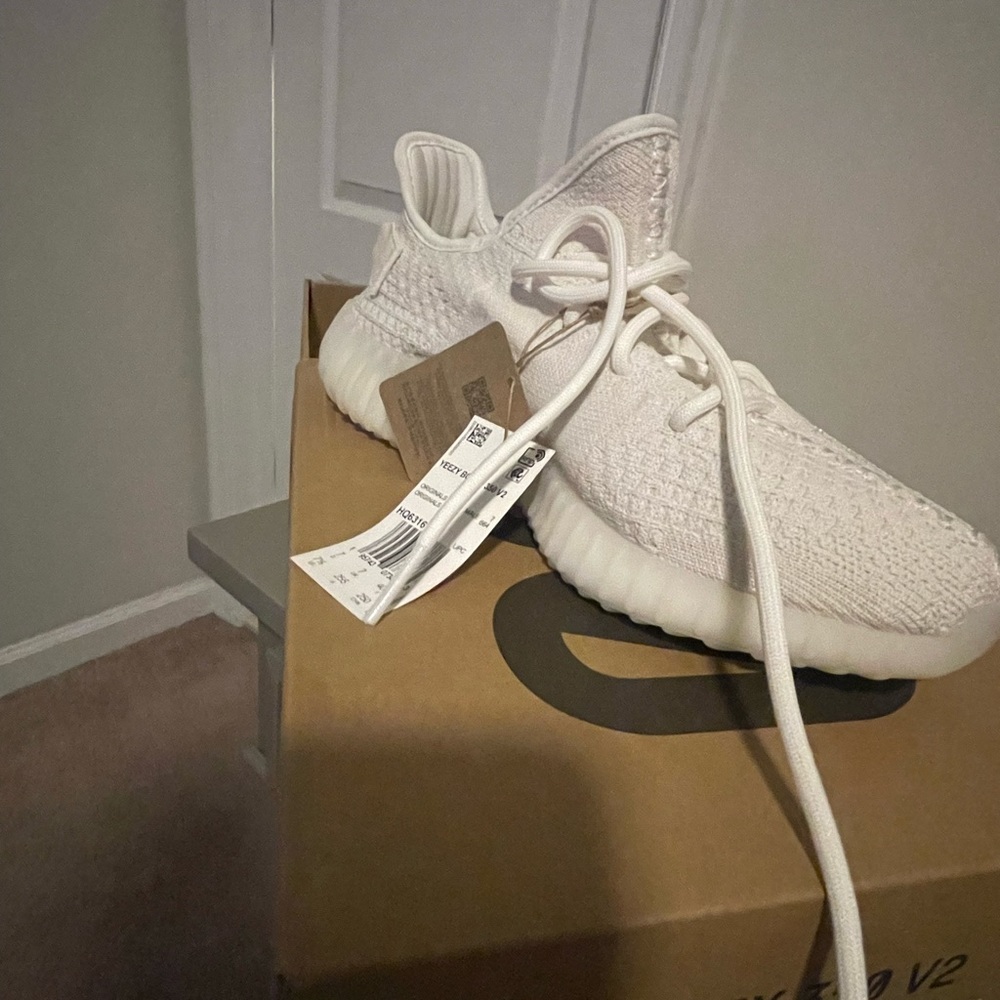 Men- Yeezy Boost 350 V2, white, size 7.5